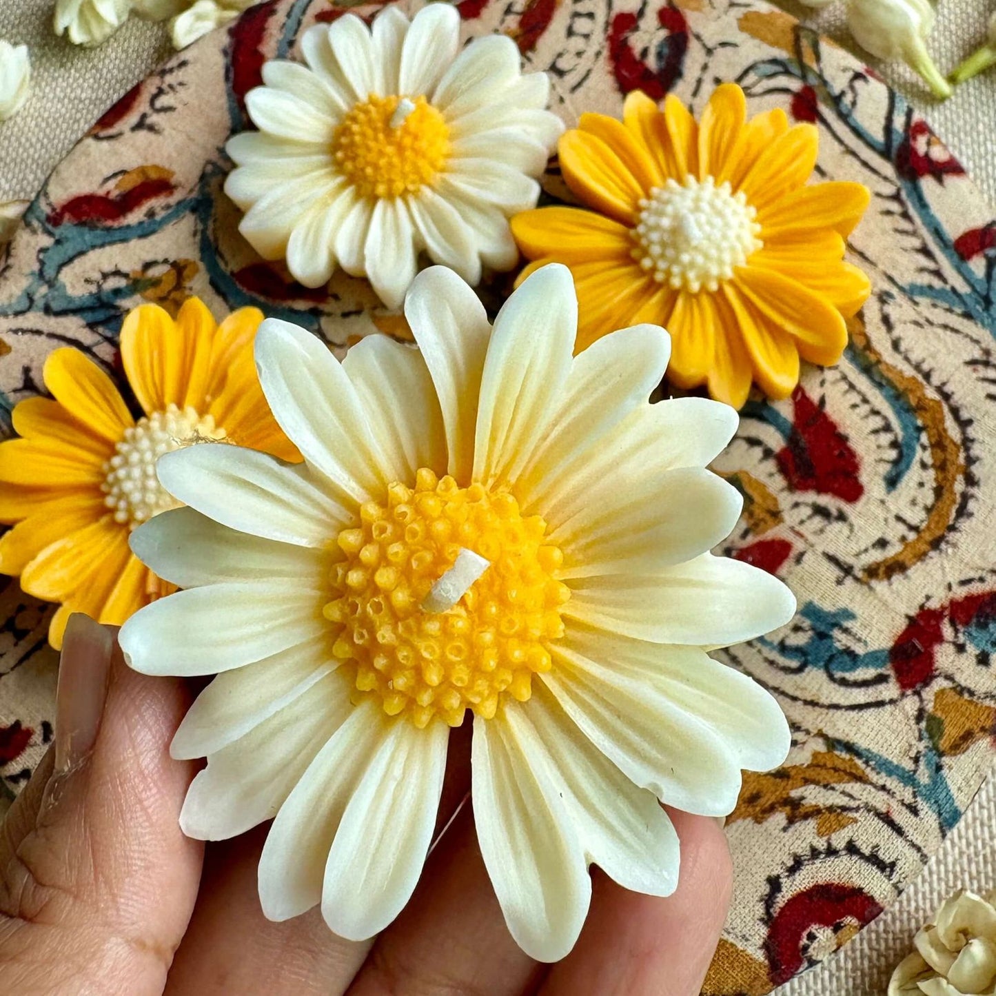 Flower Candle – Where Beauty Meets Serenity